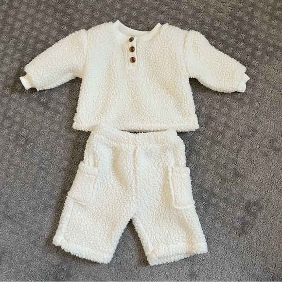 Old navy baby Sherpa matching set 0-3M - Picture 1 of 2
